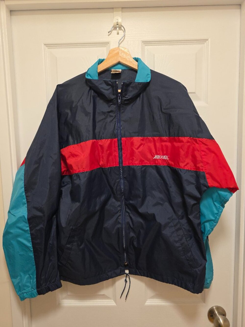 Men's Vintage Colourful Brooks Shell Track Jacket in Size Medium